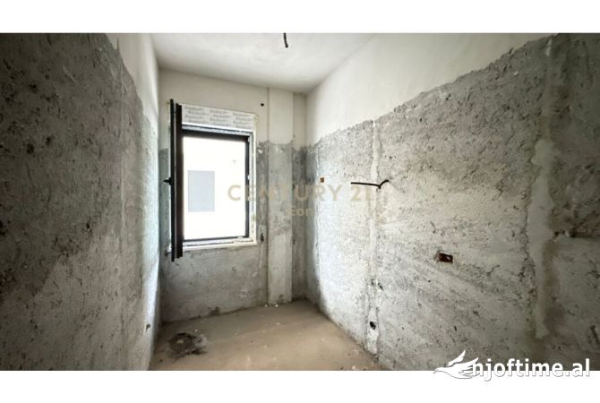 Shtepi ne shitje Apartament ne Durres, 1+1, Mobilimi Bosh, pa mobiluar, Pagesa 88,200  Euro.