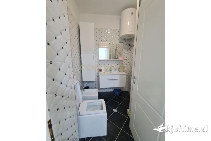 Shtepi ne shitje Apartament ne Durres, 2+1, Mobilimi E mobiluar, Pagesa 120,000  Euro.