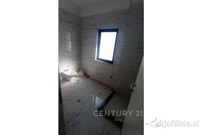 Shtepi ne shitje Apartament ne Durres, 2+1, Mobilimi Bosh, pa mobiluar, Pagesa 165,000  Euro.