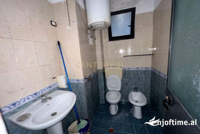 Shtepi ne shitje Apartament ne Durres, 1+1, Mobilimi Bosh, pa mobiluar, Pagesa 79,000  Euro.