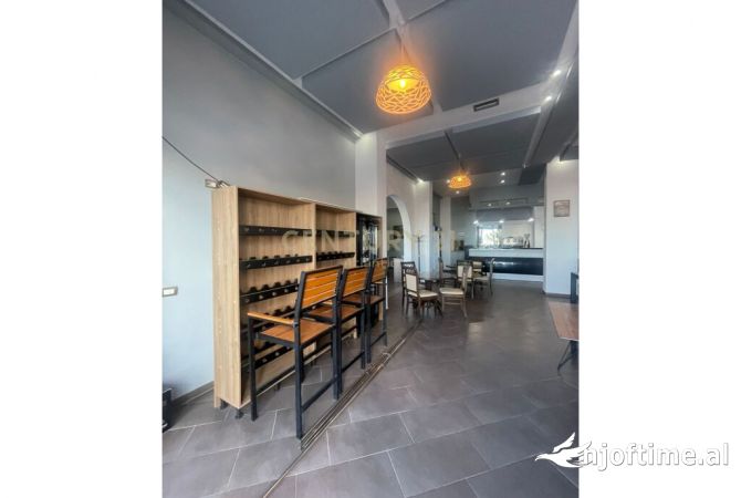 Jepet me Qira Bar-Restorant ne Vijen e Pare Shkembi Kavajes!