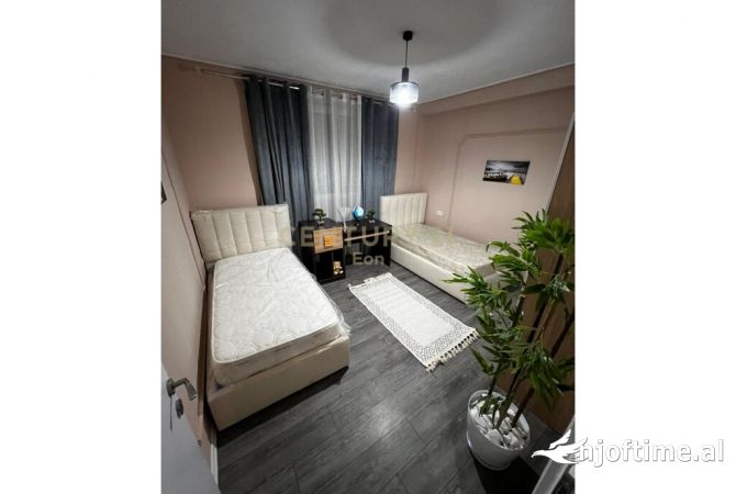 Shtepi ne shitje Apartament ne Durres, 2+1, Mobilimi E mobiluar, Pagesa 139,000  Euro.