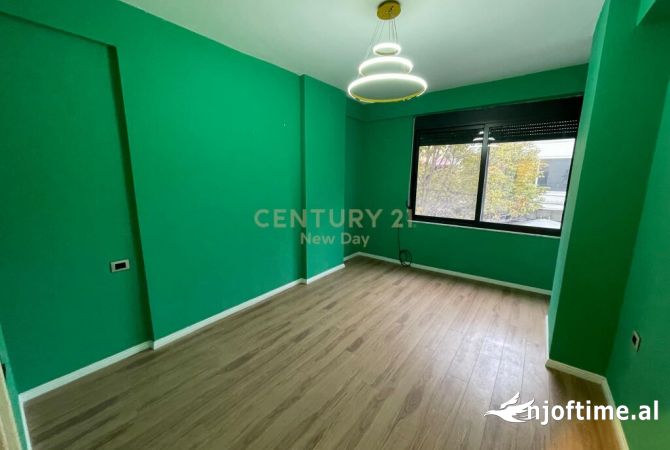 Shtepi ne shitje Apartament ne Durres, 2+1, Mobilimi Bosh, pa mobiluar, Pagesa 115,000  Euro.