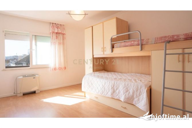 Shtepi ne shitje Apartament ne Durres, 2+1, Mobilimi E mobiluar, Pagesa 160,000  Euro.