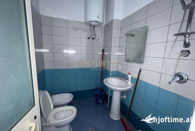 Shtepi ne shitje Apartament ne Durres, 1+1, Mobilimi Bosh, pa mobiluar, Pagesa 100,000  Euro.