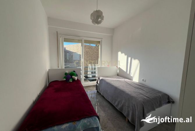 Shtepi ne shitje Apartament ne Durres, 2+1, Mobilimi E mobiluar, Pagesa 195,000  Euro.