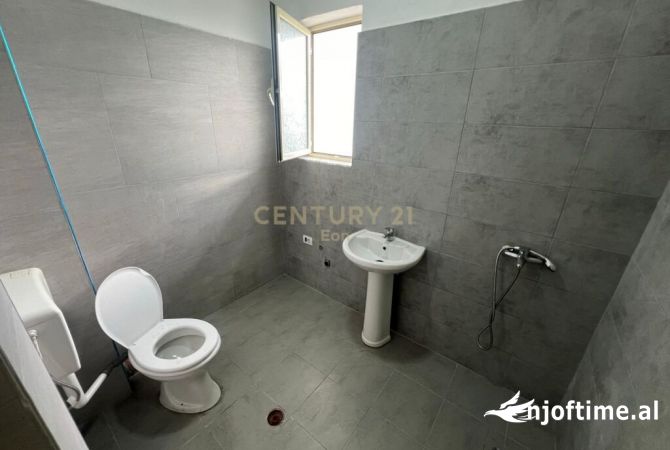 Shtepi ne shitje Apartament ne Durres, Garsoniere, Mobilimi E mobiluar, Pagesa 46,300  Euro.