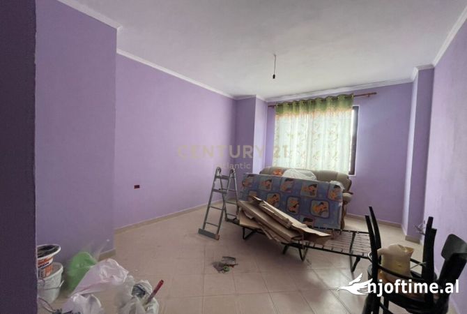 Shtepi ne shitje Apartament ne Durres, 2+1, Mobilimi Pjeserisht e mobiluar, Pagesa 118,000  Euro.