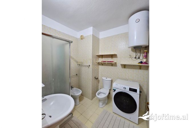 Shtepi ne shitje Apartament ne Durres, 2+1, Mobilimi E mobiluar, Pagesa 125,000  Euro.