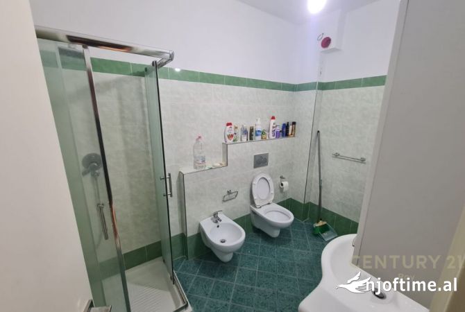 Shtepi ne shitje Apartament ne Durres, 2+1, Mobilimi E mobiluar, Pagesa 150,000  Euro.