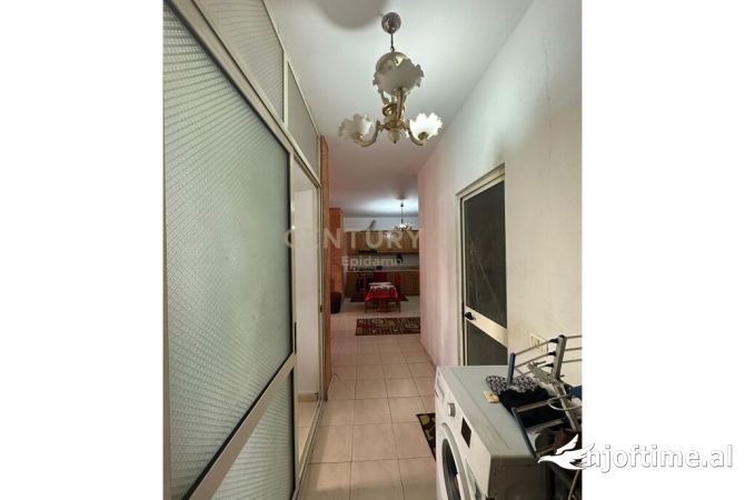 Shtepi ne shitje Apartament ne Durres, 2+1, Mobilimi E mobiluar, Pagesa 65,000  Euro.