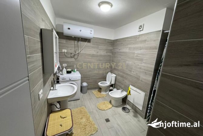 Shtepi ne shitje Apartament ne Durres, 1+1, Mobilimi E mobiluar, Pagesa 250,000  Euro.