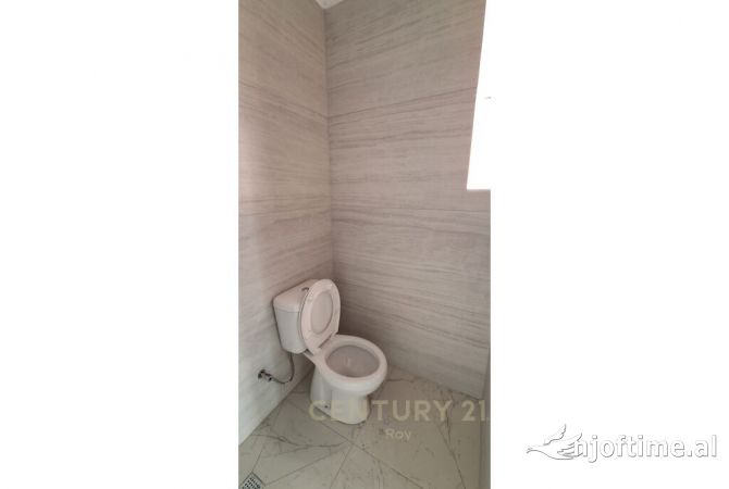 Shtepi ne shitje Apartament ne Durres, 3+1, Mobilimi Pjeserisht e mobiluar, Pagesa 150,000  Euro.