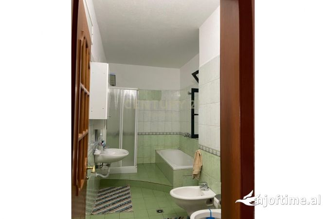 Shtepi ne shitje Apartament ne Durres, 2+1, Mobilimi E mobiluar, Pagesa 150,000  Euro.