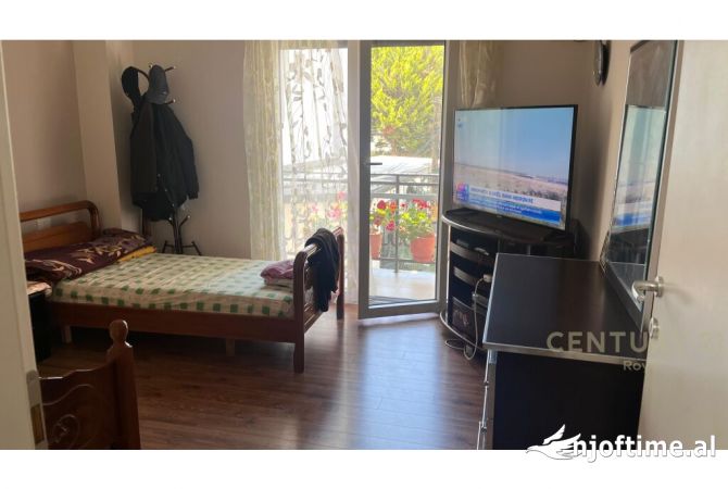 Shtepi ne shitje Apartament ne Durres, 2+1, Mobilimi E mobiluar, Pagesa 125,000  Euro.