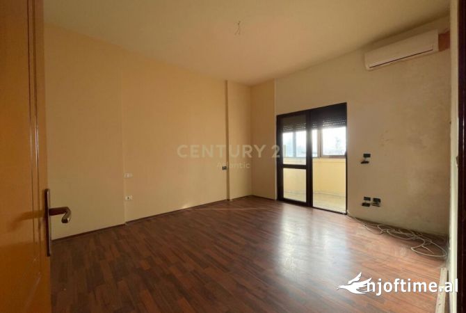 Shtepi ne shitje Apartament ne Durres, 3+1, Mobilimi Bosh, pa mobiluar, Pagesa 152,000  Euro.