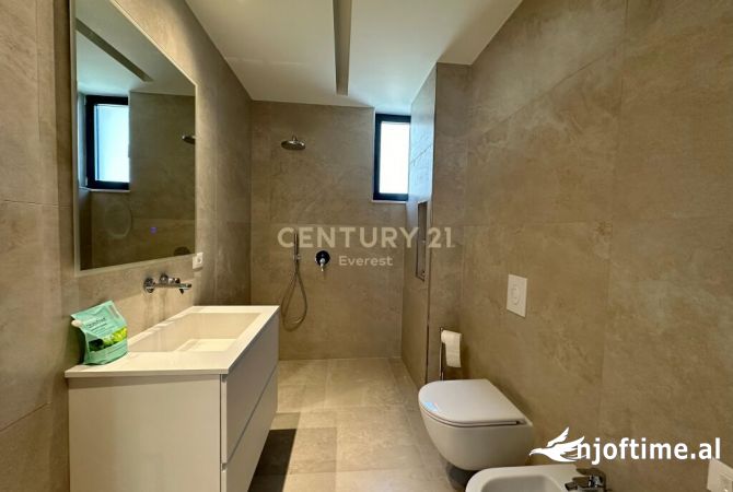 Shtepi ne shitje Vila Luksoze ne Durres, 2+1, Mobilimi E mobiluar, Pagesa 350,000  Euro.