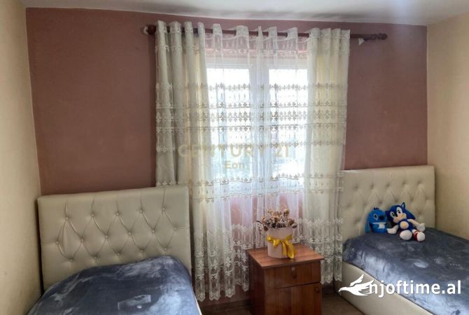 Shtepi ne shitje Shtepi Private ne Durres, 2+1, Mobilimi E mobiluar, Pagesa 90,000  Euro.