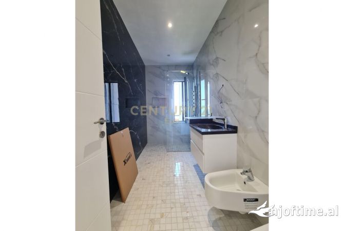 Shtepi ne shitje Apartament ne Durres, 2+1, Mobilimi Bosh, pa mobiluar, Pagesa 195,000  Euro.