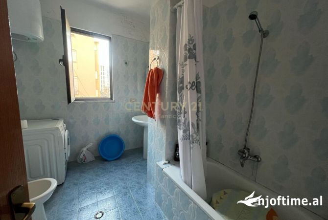 Shtepi ne shitje Apartament ne Durres, 2+1, Mobilimi Pjeserisht e mobiluar, Pagesa 122,000  Euro.