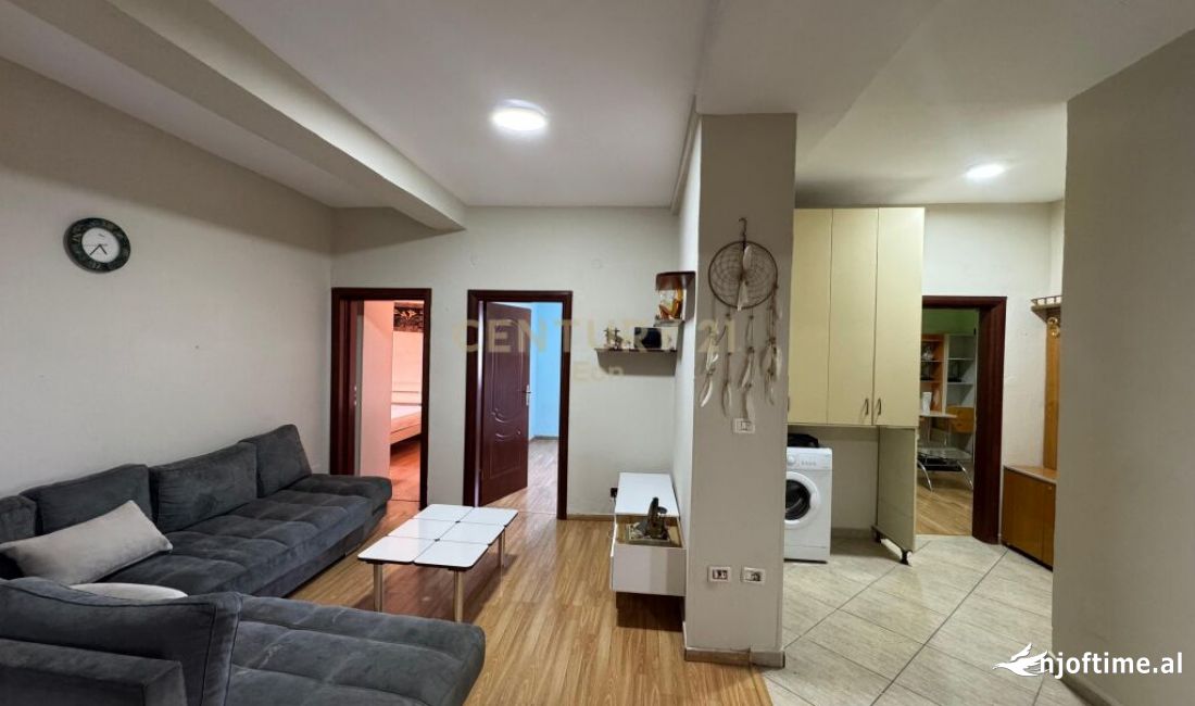 Shtepi ne shitje Apartament ne Durres, 3+1, Mobilimi Pjeserisht e mobiluar, Pagesa 93,000  Euro.