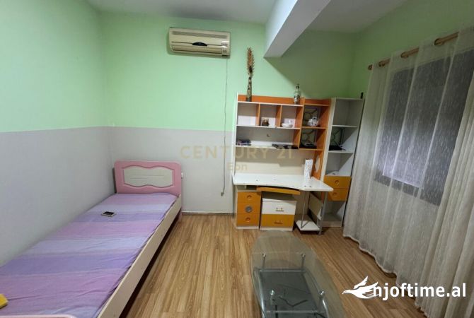 Shtepi ne shitje Apartament ne Durres, 3+1, Mobilimi Pjeserisht e mobiluar, Pagesa 93,000  Euro.