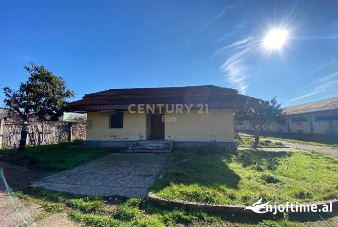 Ambiente Commerciale in Vendita 4+1 a Durazzo - 750,000 Euro