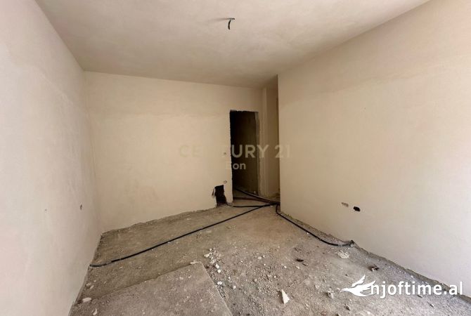 Shtepi ne shitje Apartament ne Durres, 1+1, Mobilimi Bosh, pa mobiluar, Pagesa 95,355  Euro.