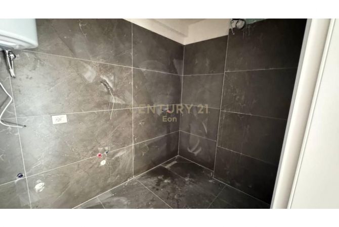 Shtepi ne shitje Apartament ne Durres, 1+1, Mobilimi Bosh, pa mobiluar, Pagesa 89,278  Euro.