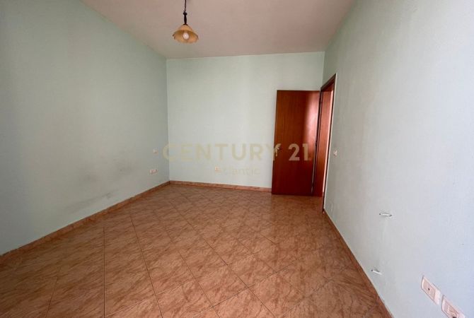 Shtepi ne shitje Apartament ne Durres, 1+1, Mobilimi Pjeserisht e mobiluar, Pagesa 80,000  Euro.