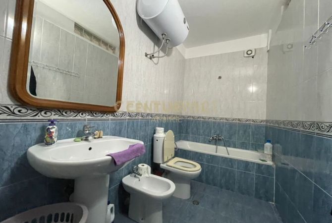 Shtepi ne shitje Apartament ne Durres, 3+1, Mobilimi Pjeserisht e mobiluar, Pagesa 157,000  Euro.