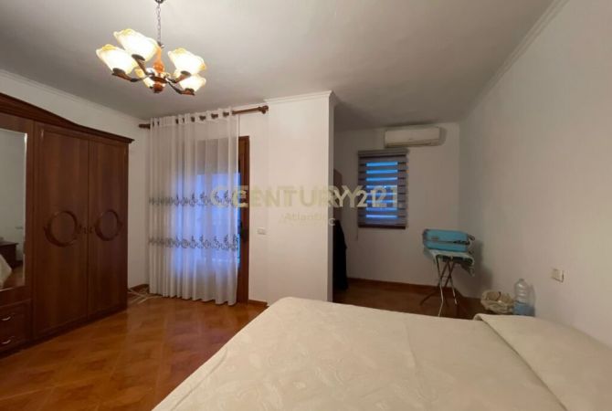 Shtepi ne shitje Apartament ne Durres, 3+1, Mobilimi Pjeserisht e mobiluar, Pagesa 157,000  Euro.