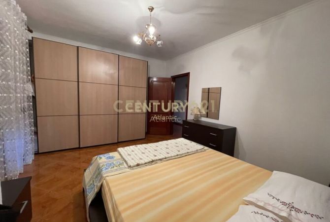Shtepi ne shitje Apartament ne Durres, 3+1, Mobilimi Pjeserisht e mobiluar, Pagesa 157,000  Euro.