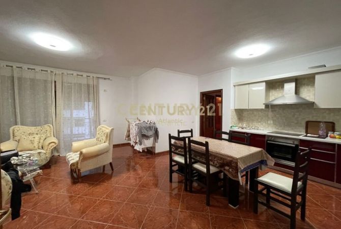 Shtepi ne shitje Apartament ne Durres, 3+1, Mobilimi Pjeserisht e mobiluar, Pagesa 157,000  Euro.