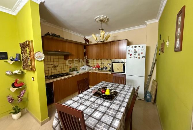 Shtepi ne shitje Apartament ne Durres, 2+1, Mobilimi Pjeserisht e mobiluar, Pagesa 125,000  Euro.