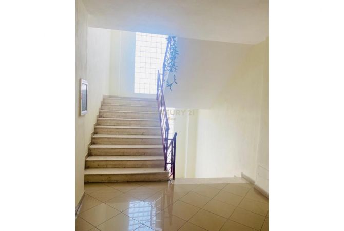 Shtepi ne shitje Apartament ne Durres, 2+1, Mobilimi Pjeserisht e mobiluar, Pagesa 145,000  Euro.