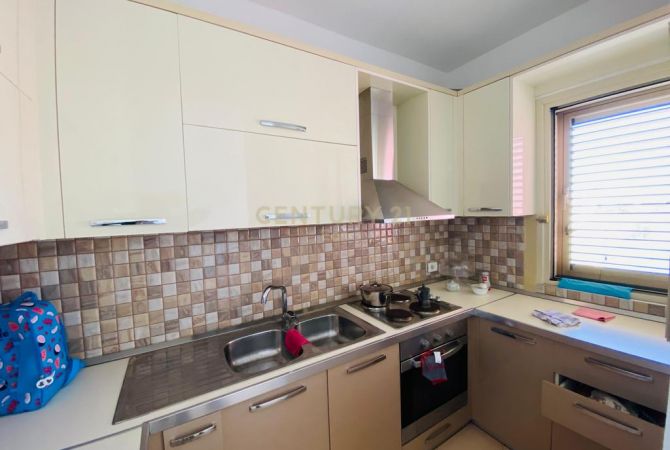 Shtepi ne shitje Apartament ne Durres, 2+1, Mobilimi Pjeserisht e mobiluar, Pagesa 145,000  Euro.