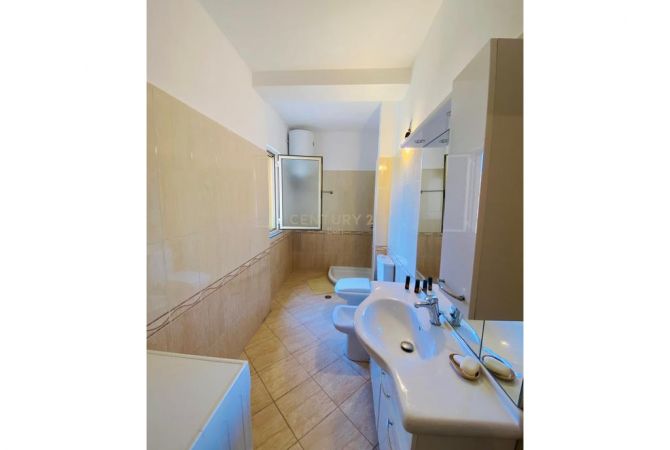 Shtepi ne shitje Apartament ne Durres, 2+1, Mobilimi Pjeserisht e mobiluar, Pagesa 145,000  Euro.