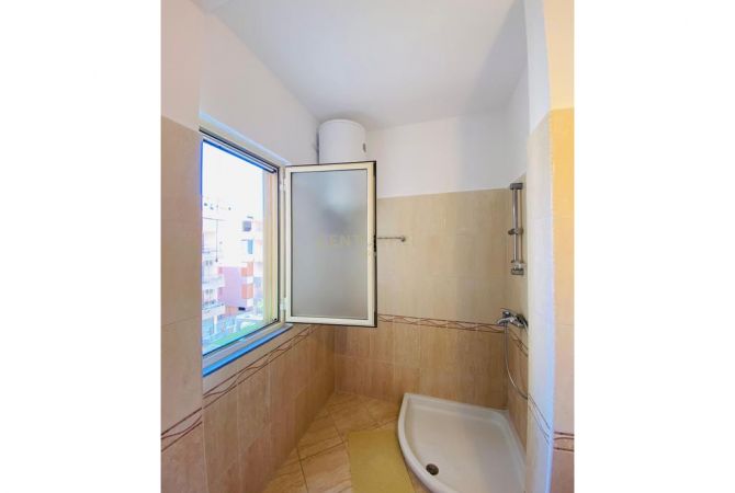 Shtepi ne shitje Apartament ne Durres, 2+1, Mobilimi Pjeserisht e mobiluar, Pagesa 145,000  Euro.