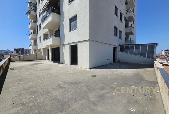 Shtepi ne shitje Apartament ne Durres, 3+1, Mobilimi Bosh, pa mobiluar, Pagesa 170,000  Euro.