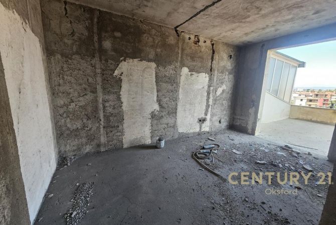 Shtepi ne shitje Apartament ne Durres, 3+1, Mobilimi Bosh, pa mobiluar, Pagesa 170,000  Euro.