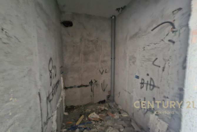 Shtepi ne shitje Apartament ne Durres, 3+1, Mobilimi Bosh, pa mobiluar, Pagesa 170,000  Euro.