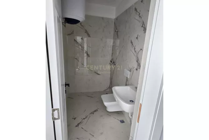 Shtepi ne shitje Apartament ne Durres, 2+1, Mobilimi Bosh, pa mobiluar, Pagesa 115,000  Euro.