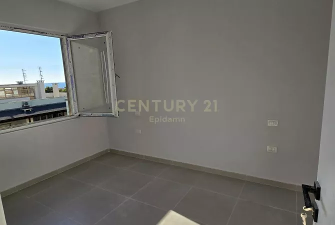 Shtepi ne shitje Apartament ne Durres, 2+1, Mobilimi Bosh, pa mobiluar, Pagesa 115,000  Euro.