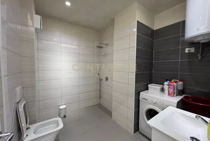 Shtepi ne shitje Apartament ne Durres, 3+1, Mobilimi E mobiluar, Pagesa 280,000  Euro.