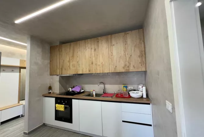 Shtepi ne shitje Apartament ne Durres, 3+1, Mobilimi E mobiluar, Pagesa 280,000  Euro.