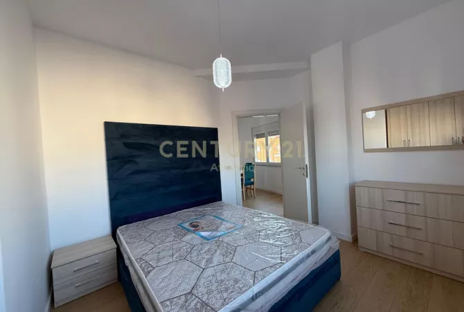 Shtepi ne shitje Apartament ne Durres, 2+1, Mobilimi E mobiluar, Pagesa 125,000  Euro.