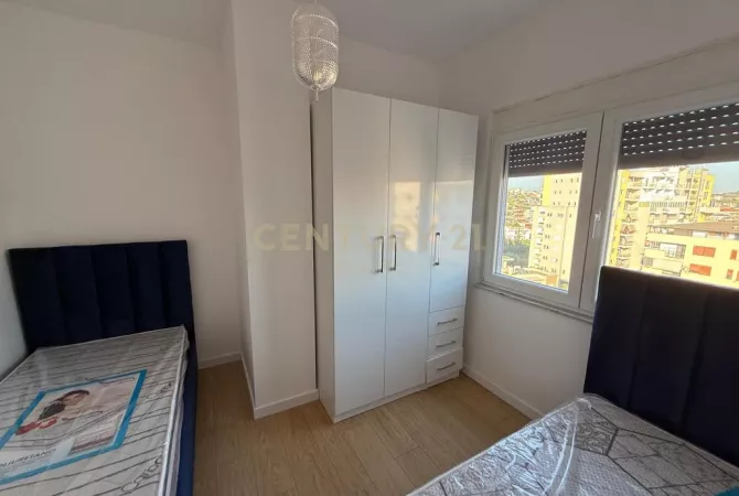 Shtepi ne shitje Apartament ne Durres, 2+1, Mobilimi E mobiluar, Pagesa 125,000  Euro.