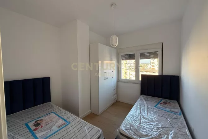 Shtepi ne shitje Apartament ne Durres, 2+1, Mobilimi E mobiluar, Pagesa 125,000  Euro.