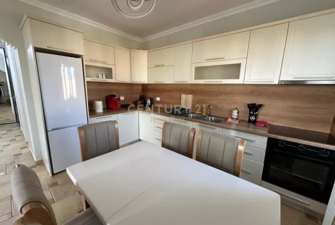 Shtepi ne shitje Apartament ne Durres, 2+1, Mobilimi E mobiluar, Pagesa 225,000  Euro.